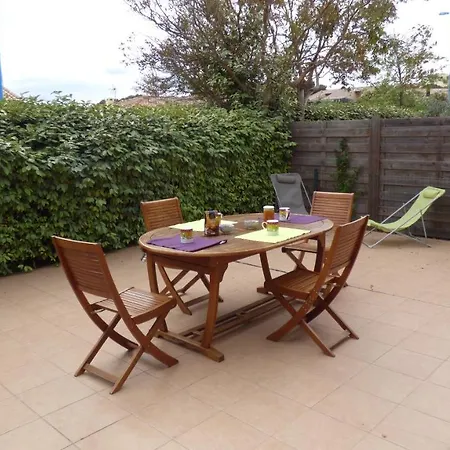 T4, Jardin, Piscine Collective, Parking