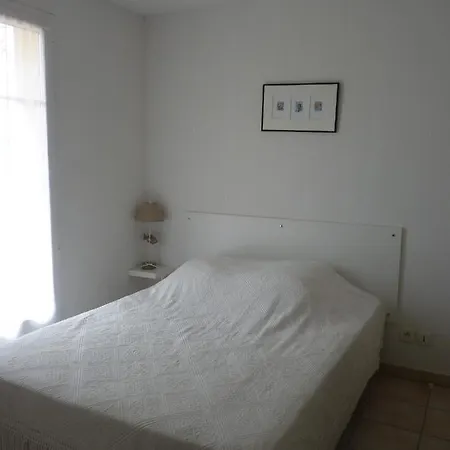 T4, Jardin, Piscine Collective, Parking Vakantiehuis *