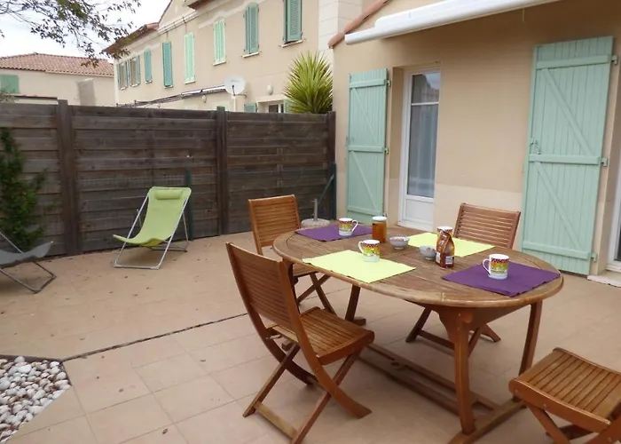 T4, Jardin, Piscine Collective, Parking *